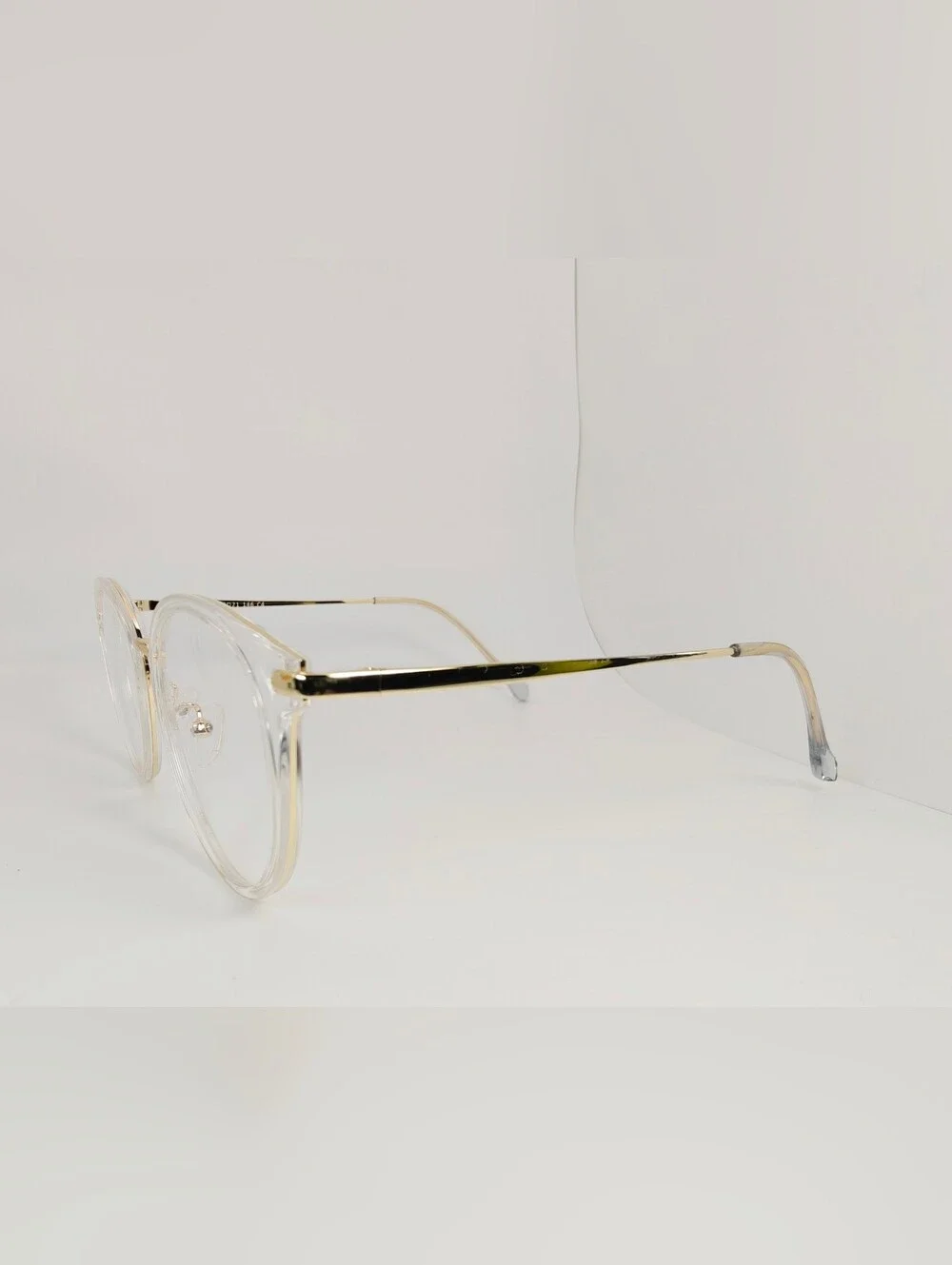 Hollie. Clear Gold. Metal And Acetate Frame.  Round Women's Eyeglasses